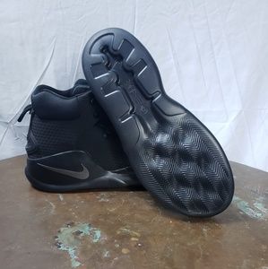 NEW Nike Sizano triple black SZ 13